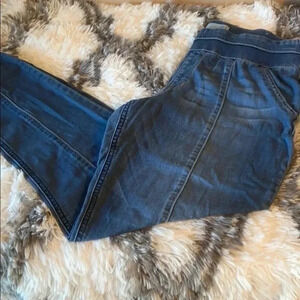 👖Great pair of pull up jeans 👖